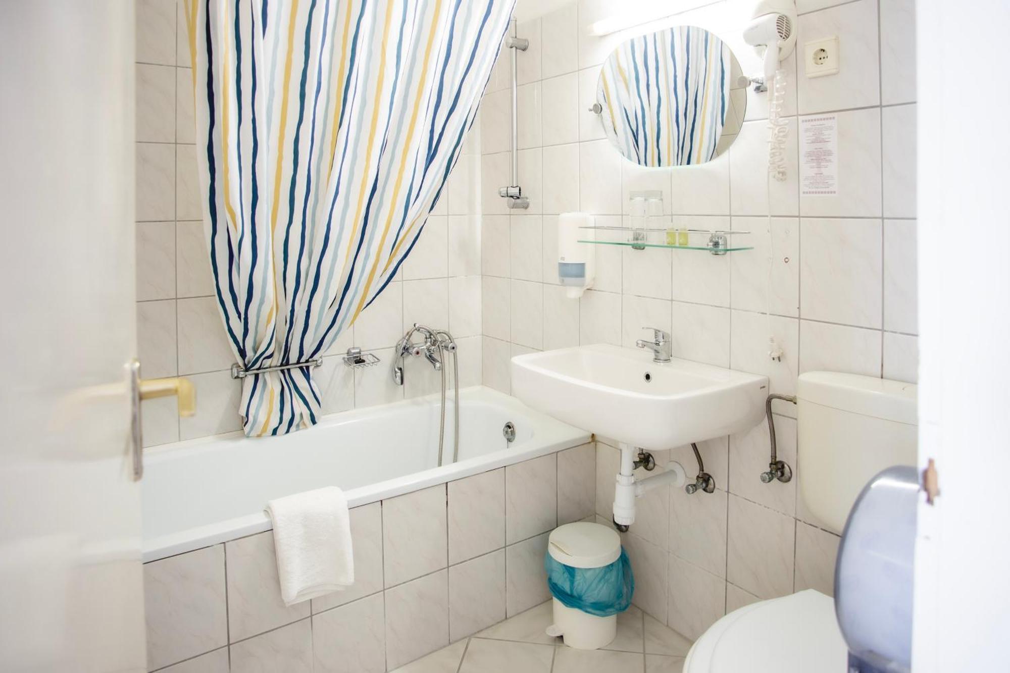 Hotel Kapos Kaposvár Extérieur photo
